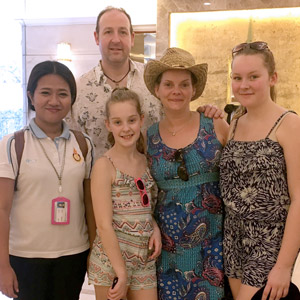 juliette and family enjoying thier day tour in bangkok with her private licensed tour guide