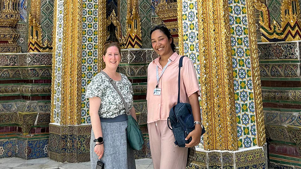 Guide Kiki out on Bangkok walking tour with a happy client