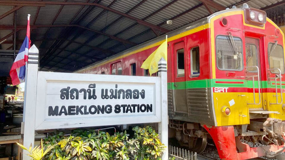 maeklong railway market photos
