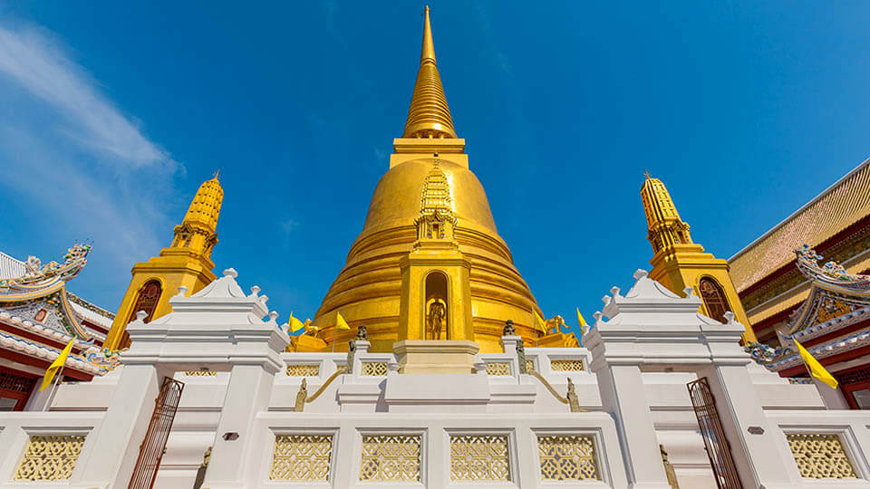 This important temple has a long-standing connection to the Thai royal family. It's known for its serene atmosphere and is a great place to see traditional Thai art and architecture without the crowds.