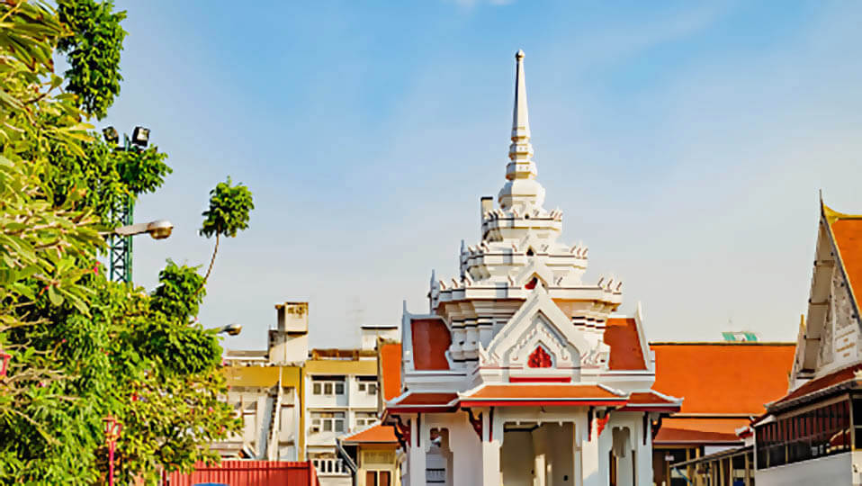 Also known as the "Crocodile Temple," this temple has a unique and somewhat bizarre history related to a crocodile. The grounds are free to enter.