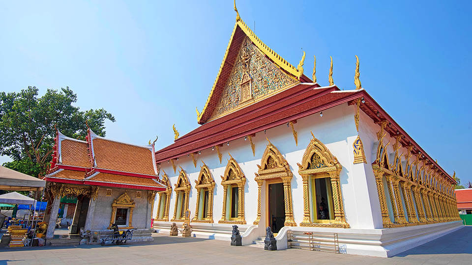 Located near the lively Khao San Road, this temple is a peaceful sanctuary amidst the bustling backpacker area. It's an active place of worship for locals and offers a glimpse into daily Buddhist life.