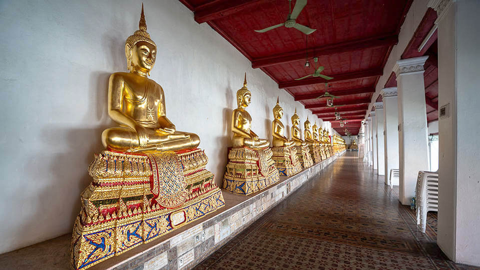 One of the oldest and most significant temples in Bangkok, it's famous for its meditation classes that are open to the public. You can wander the temple complex for free and observe the beautiful architecture and detailed murals.