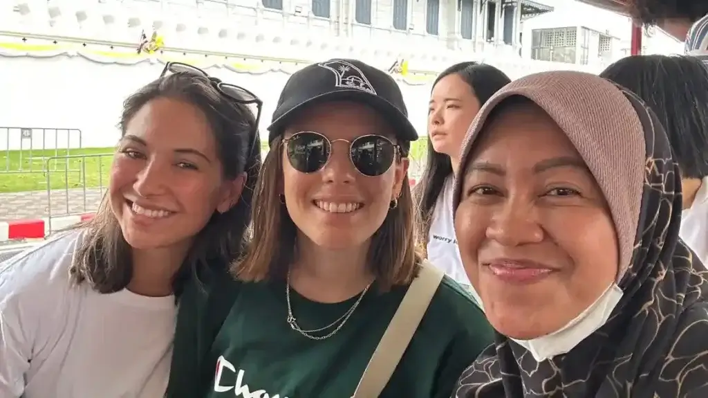My guided tours of Bangkok focus on cultural connections. 
