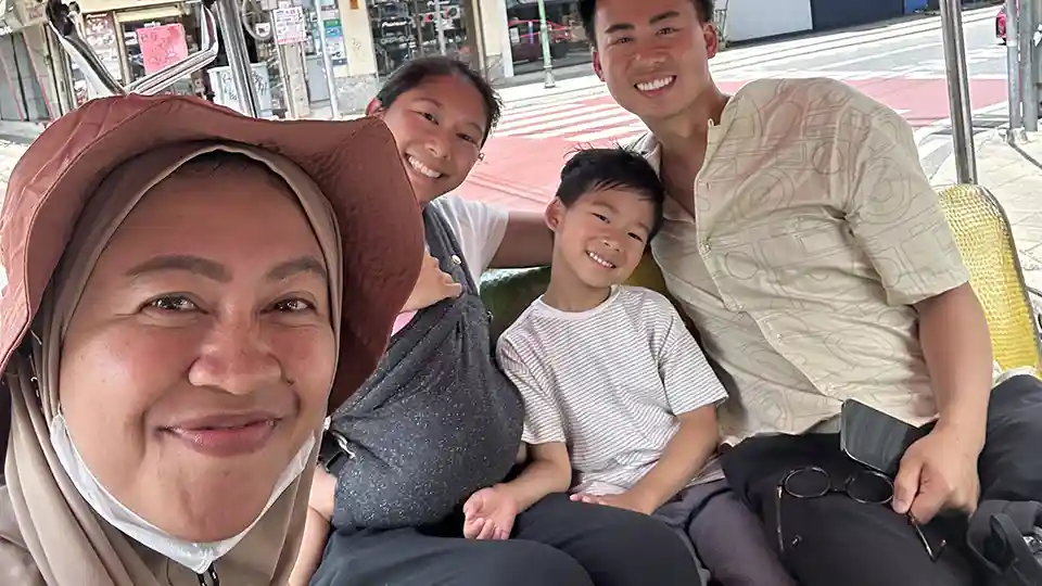 Cultural Etiquette During Guided Tours of Bangkok